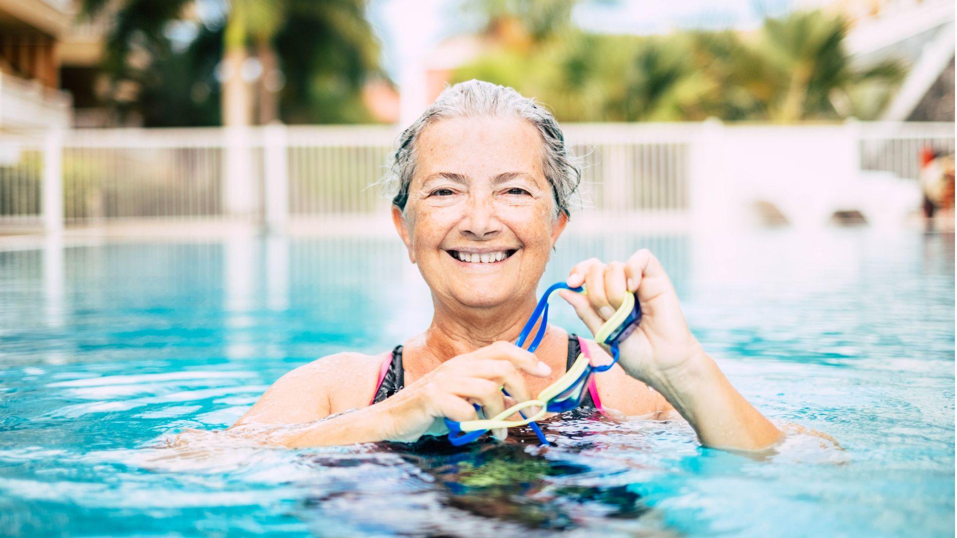 Mujer en una piscina
