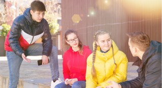 Quiz_TEA.jpg Grupo de jóvenes relacionándose