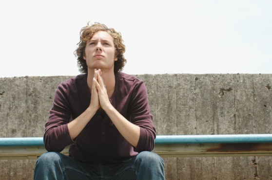 Chico practicando mindfulness