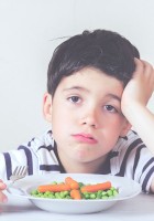 Niño rechazando la comida